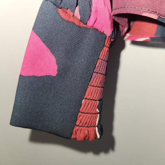 Evereve Emilia Chiffon Tie Front Blouse in a Floral Print SMALL Romantic - Picture 3 of 9